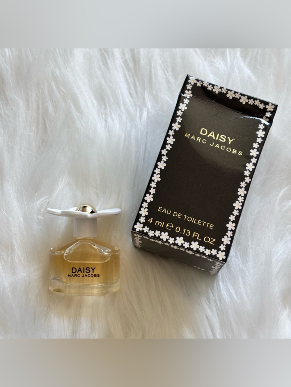 Marc Jacobs Daisy Eau de Toilette miniature size 4ml Sample for women new